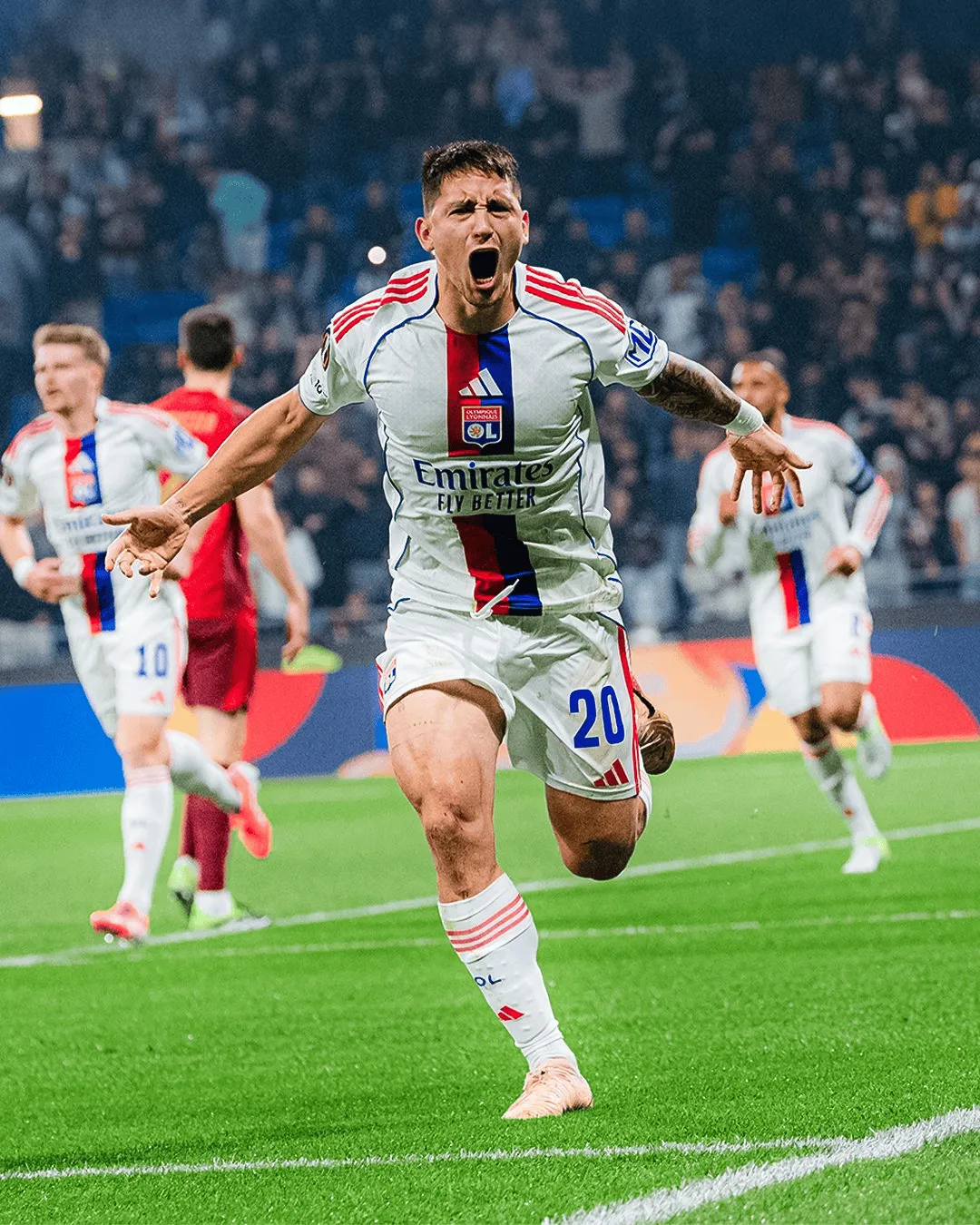 官方：里昂500万欧买断萨特里亚诺，并将他外租到赫塔菲