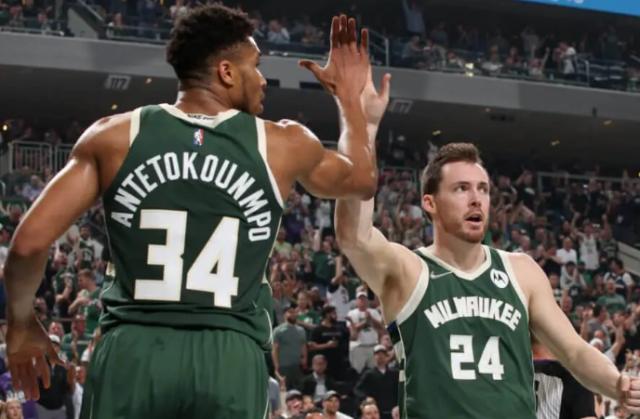 在线娱乐-雄鹿今夏不会续约米德尔顿 下季表现决定球队未来