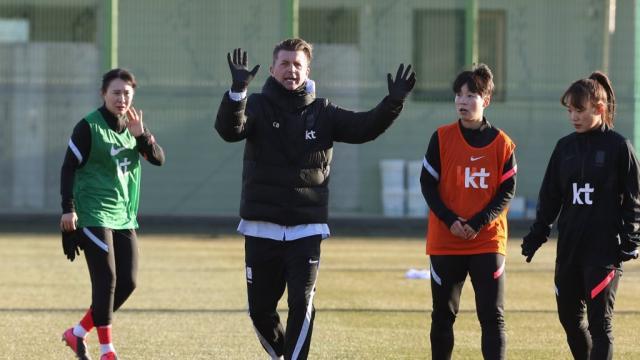 在线娱乐-韩国女足主帅决心冲击奥运:让我们下月改写历史!